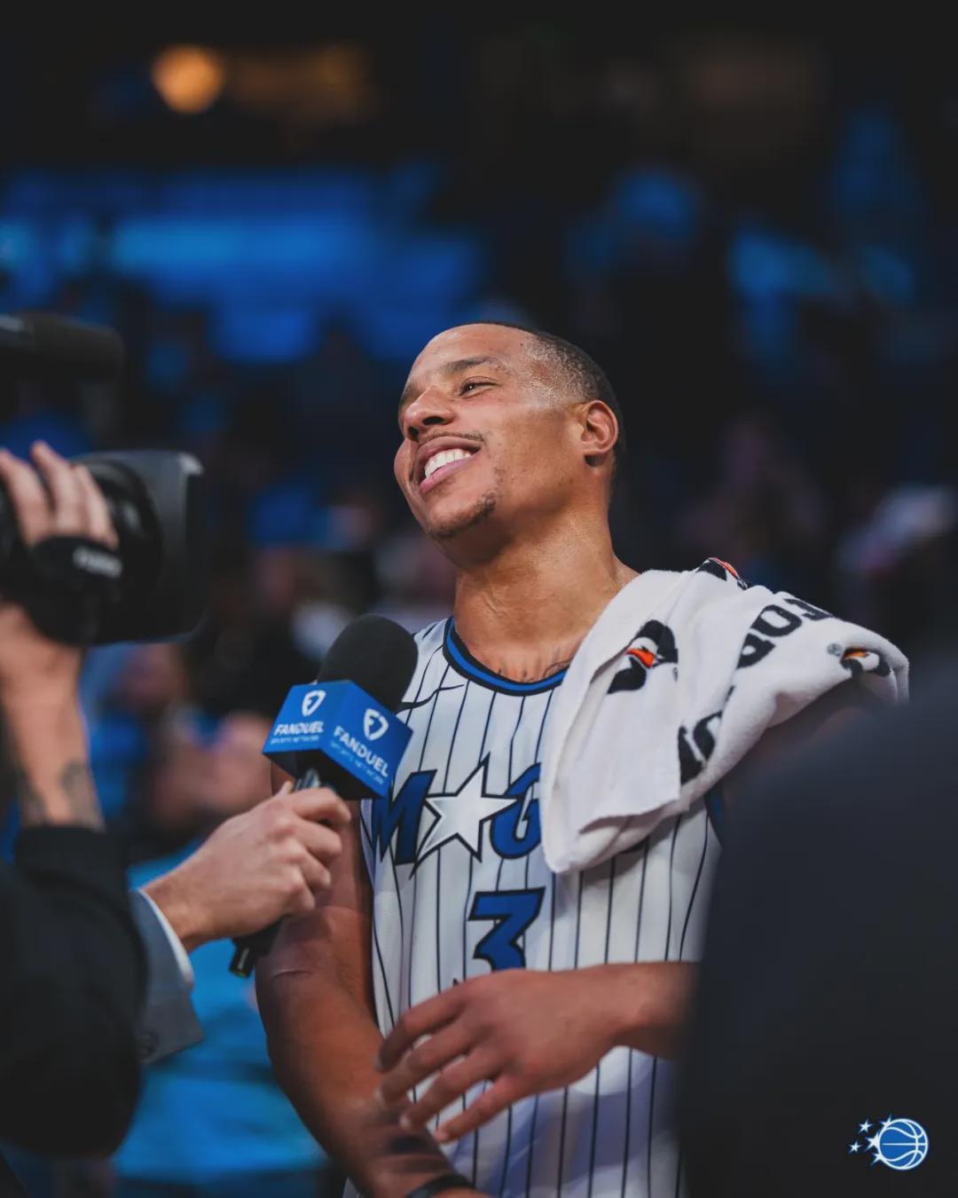 场均25.9分!三分53.7%!7换1神级交易