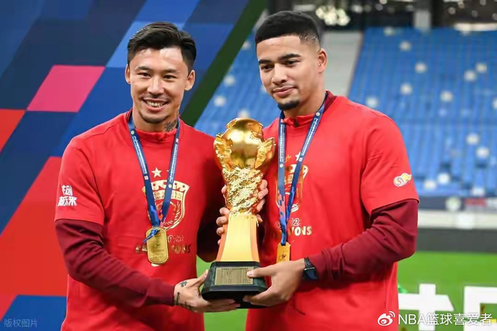 海港后防大换血,超级杯雨战国安,谁将笑傲南京?|上海海港|北京国安|卫冕冠军|穆斯卡特|贺惯_新浪体育_新浪新闻