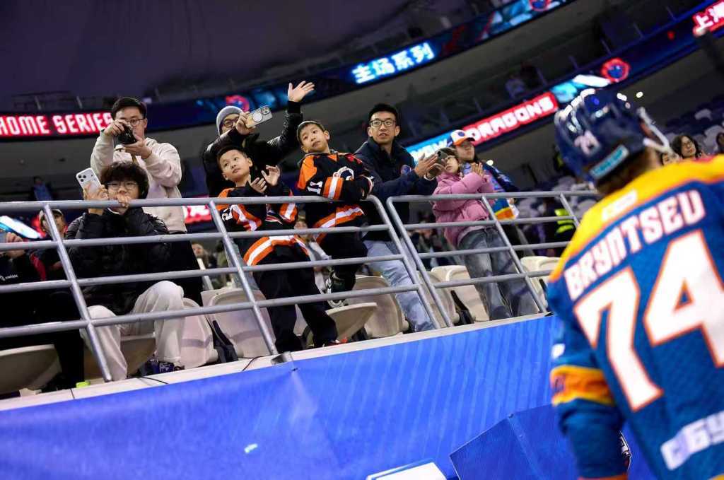 顶级冰球联赛时隔六年重返上海，冰球热潮在中国能快速回升吗